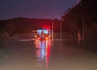 Perodua Bezza terperangkap banjir, seorang dikhuatiri lemas