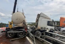 Tayar pecah, ‘stering terkunci’ punca treler rempuh kereta