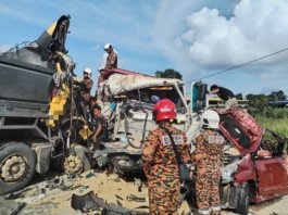 Tiga maut dalam kemalangan melibatkan dua lori dan sebuah kereta
