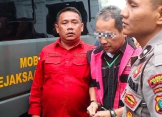 Rasuah diesel : Kerajaan rugi RM97k, bekas ketua daerah ditahan