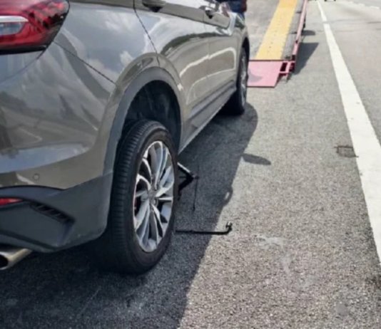 Wanita maut dirempuh lori ketika tukar tayar pancit