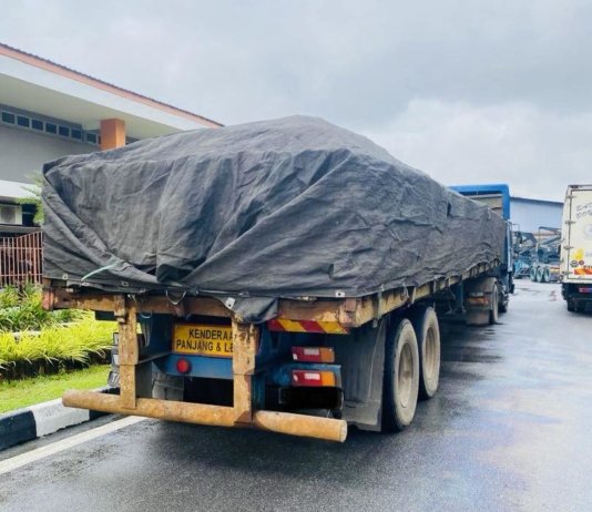 Pemandu lori warga asing lakukan tujuh kesalahan serentak