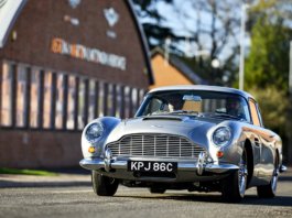 DB5 ini berharga kurang £1,000 pada 70-an, kini bangkit semula di Aston Martin Works