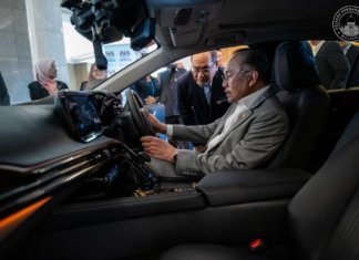 MOSTI serah Toyota Mirai kepada Jabatan Perdana Menteri