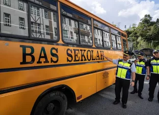 JPJ sita bas sekolah bawa pelancong secara haram