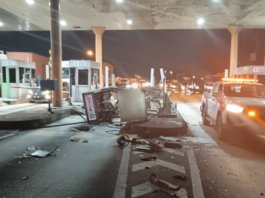 Treler rempuh pondok tol, langgar dua kereta