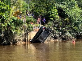 Mayat suami isteri ditemui dalam kereta terjunam di Sungai Rompin