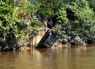 Mayat suami isteri ditemui dalam kereta terjunam di Sungai Rompin