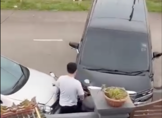 Polis reman pemandu Toyota Vellfire langgar penunggang motor