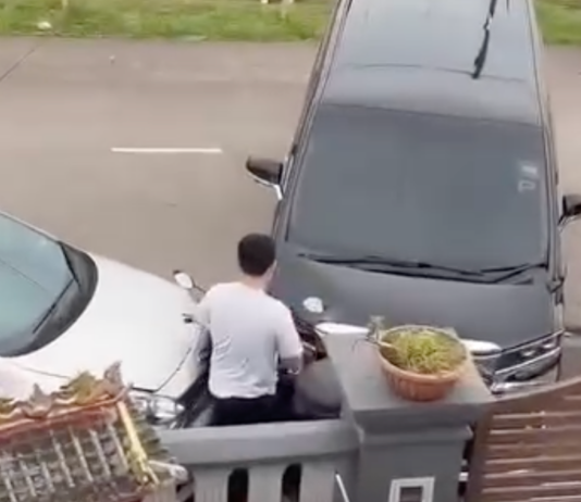 Polis reman pemandu Toyota Vellfire langgar penunggang motor