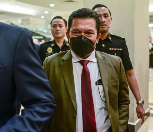 Bekas Ketua Pengarah Perisikan Pertahanan ATM nafi terima tiket penerbangan untuk isteri