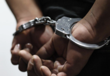 Memotong tidak bagi signal, warga emas acu ‘pistol’ di lebuh raya