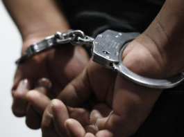 Memotong tidak bagi signal, warga emas acu ‘pistol’ di lebuh raya