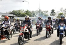 RXZ Forever Legend: Wanita berpakaian seksi diarah pulang, 30 ‘dihadiahkan’ tudung