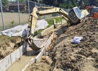 Maut dihempap pengorek jengkaut