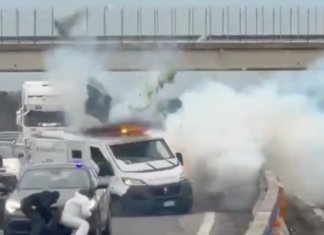 Geng Bersenjata AK-47 letupkan van bawa wang di lebuhraya