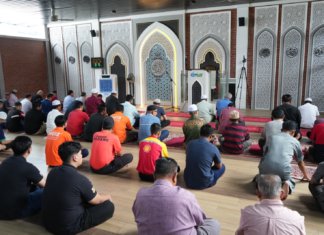 Pertama kali di Malaysia, anda boleh Solat Sunat Aidilfitri Di R&R Seremban PLUS
