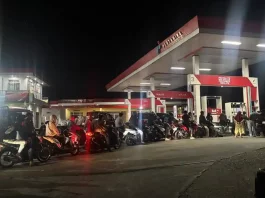 Kenyataan Menteri Cetus Panik: Rakyat Indonesia serbu stesen minyak