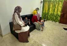 Hilang kerja lepas majikan tahu bekas banduan, keluarga terpaksa tidur dalam kereta