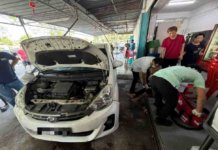 Dua cedera dirempuh Myvi terbabas dalam restoran