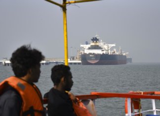Iran pertimbang kapal tangki lalu Selat Hormuz guna Yuan