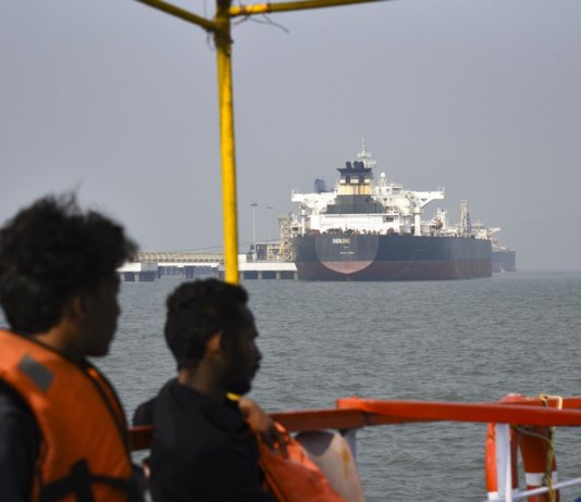 Iran pertimbang kapal tangki lalu Selat Hormuz guna Yuan