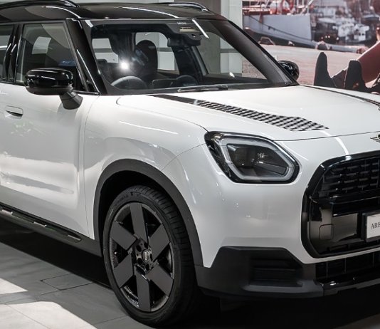 Auto Bavaria bawa MINI Countryman Shadowline, Stealth sempena musim perayaan