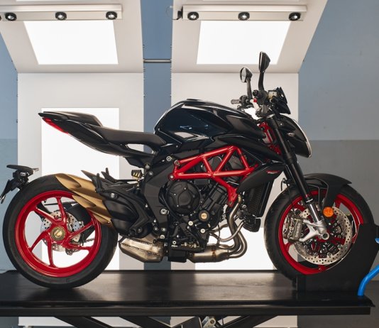 MV Agusta Brutale 800 Nero Carbonio, anggun dan garang, tak perlu ubah suai