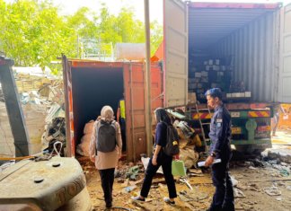 Kegiatan simpan bateri kereta secara haram terbongkar