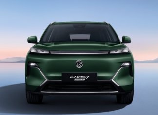 PROTON e.MAS 7 PHEV kini ditawarkan dengan warna Emerald Green