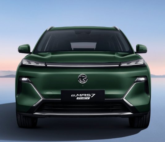 PROTON e.MAS 7 PHEV kini ditawarkan dengan warna Emerald Green