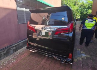 Kantoi sorok Alphard tepi bangunan rupanya ada 20 saman AES