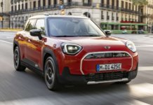 MINI Aceman EV gaya crossover kompak 5 pintu