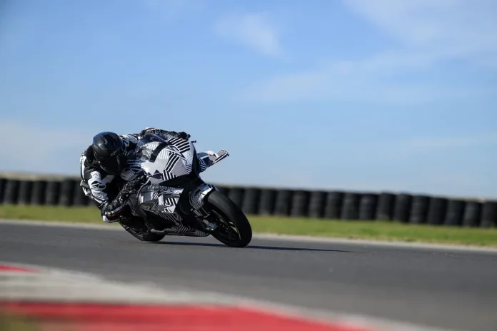 cfmoto_v4sr-rrprototype_dynamic_4 CFmoto v4 sr-rr