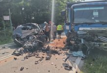 Baru ambil Proton X50 pagi tadi, 6 sekeluarga maut bertembung lori