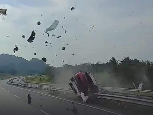 Wanita putus kaki, Proton X70 terbabas di LPT2