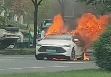 Dirempuh dari belakang, BYD Qin Plus rentung terbakar
