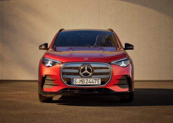 Der neue elektrische Mercedes-Benz GLA. Exterieur: MANUFAKTUR Patagonienrot Metallic Interieur: ARTICO man-made leather/MICROCUT microfibre black The all-new Mercedes-Benz GLA electric. Exterior: MANUFAKTUR patagonia red metallic Interior: ARTICO man-made leather/MICROCUT microfibre black