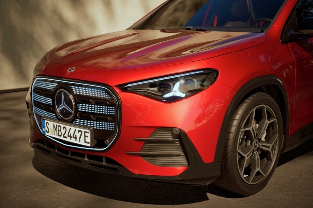 Der neue elektrische Mercedes-Benz GLA. Exterieur: MANUFAKTUR Patagonienrot Metallic Interieur: ARTICO man-made leather/MICROCUT microfibre black The all-new Mercedes-Benz GLA electric. Exterior: MANUFAKTUR patagonia red metallic Interior: ARTICO man-made leather/MICROCUT microfibre black