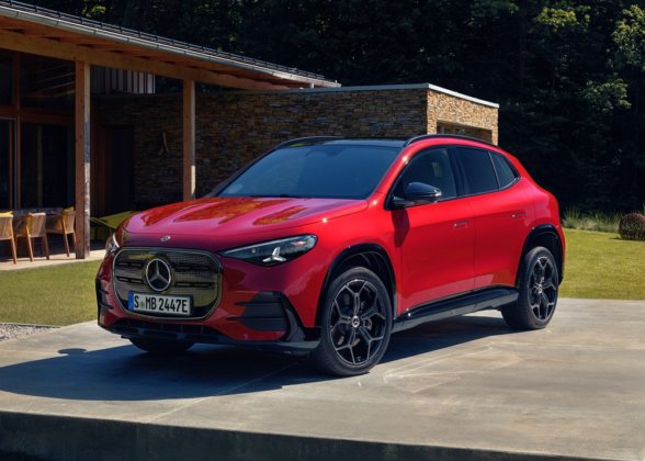 Der neue elektrische Mercedes-Benz GLA. Exterieur: MANUFAKTUR Patagonienrot Metallic Interieur: ARTICO man-made leather/MICROCUT microfibre black The all-new Mercedes-Benz GLA electric. Exterior: MANUFAKTUR patagonia red metallic Interior: ARTICO man-made leather/MICROCUT microfibre black