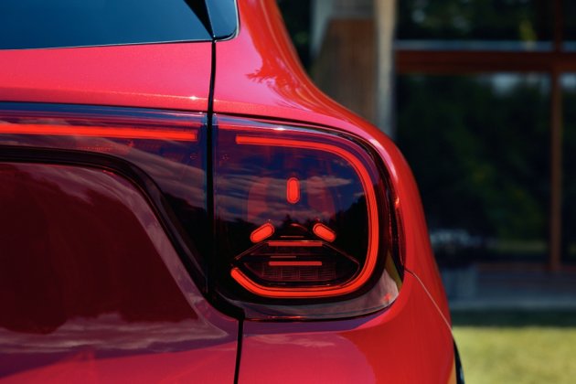 Der neue elektrische Mercedes-Benz GLA. Exterieur: MANUFAKTUR Patagonienrot Metallic Interieur: ARTICO man-made leather/MICROCUT microfibre black The all-new Mercedes-Benz GLA electric. Exterior: MANUFAKTUR patagonia red metallic Interior: ARTICO man-made leather/MICROCUT microfibre black