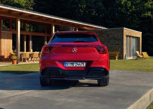 Der neue elektrische Mercedes-Benz GLA. Exterieur: MANUFAKTUR Patagonienrot Metallic Interieur: ARTICO man-made leather/MICROCUT microfibre black The all-new Mercedes-Benz GLA electric. Exterior: MANUFAKTUR patagonia red metallic Interior: ARTICO man-made leather/MICROCUT microfibre black