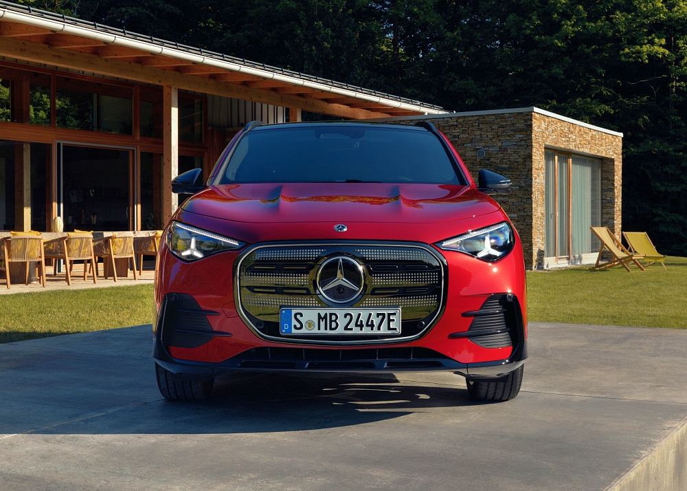 Der neue elektrische Mercedes-Benz GLA.
Exterieur: MANUFAKTUR Patagonienrot Metallic
Interieur: ARTICO man-made leather/MICROCUT microfibre black
The all-new Mercedes-Benz GLA electric.
Exterior: MANUFAKTUR patagonia red metallic
Interior: ARTICO man-made leather/MICROCUT microfibre black
