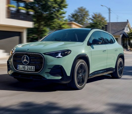 Mercedes-Benz GLA 2027 diperkenalkan – EV dahulu, versi ICE hibrid 48V menyusul awal 2027 Der neue Mercedes-Benz GLA Hybrid. Exterieur: Aquamint Uni Interieur: ARTICO nappa-look black / clean white pearl / MICROCUT microfibre black The all-new Mercedes-Benz GLA hybrid. Exterior: Aquamint non-metallic Interior: ARTICO nappa-look black / clean white pearl / MICROCUT microfibre black