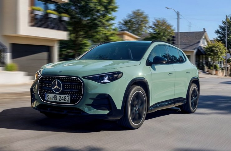 Der neue Mercedes-Benz GLA Hybrid. Exterieur: Aquamint Uni Interieur: ARTICO nappa-look black / clean white pearl / MICROCUT microfibre black The all-new Mercedes-Benz GLA hybrid. Exterior: Aquamint non-metallic Interior: ARTICO nappa-look black / clean white pearl / MICROCUT microfibre black