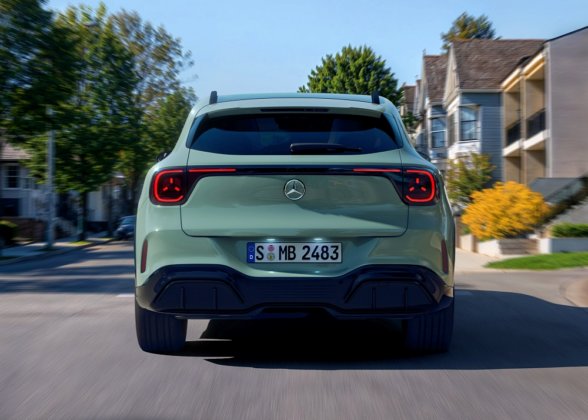 Der neue Mercedes-Benz GLA Hybrid. Exterieur: Aquamint Uni Interieur: ARTICO nappa-look black / clean white pearl / MICROCUT microfibre black The all-new Mercedes-Benz GLA hybrid. Exterior: Aquamint non-metallic Interior: ARTICO nappa-look black / clean white pearl / MICROCUT microfibre black