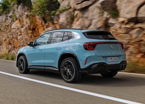 Der neue Mercedes-Benz GLA Hybrid. Exterieur: Aquamint Uni Interieur: ARTICO nappa-look black / clean white pearl / MICROCUT microfibre black The all-new Mercedes-Benz GLA hybrid. Exterior: Aquamint non-metallic Interior: ARTICO nappa-look black / clean white pearl / MICROCUT microfibre black
