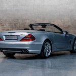 Mercedes-Benz SL 55 AMG der Baureihe R 230. Studioaufnahme von links hinten. (Fotosignatur der Archive von Mercedes-Benz Classic: D732121) Mercedes-Benz SL 55 AMG (R 230). Studio shot from rear left. (Photo index number in the Mercedes-Benz Classic Archives: D732121)