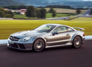 Mercedes-Benz SL R 230 kini 25 tahun, bumbung vario-roof, roadster ikonik pengsan berdiri! Mercedes-Benz SL 65 AMG Black Series der Baureihe R 230. Fahraufnahme von links vorn. (Fotosignatur der Archive von Mercedes-Benz Classic: 08C538_023) Mercedes-Benz SL 65 AMG Black Series (R 230). Driving shot from front left. (Photo index number in the Mercedes-Benz Classic Archives: 08C538_023)
