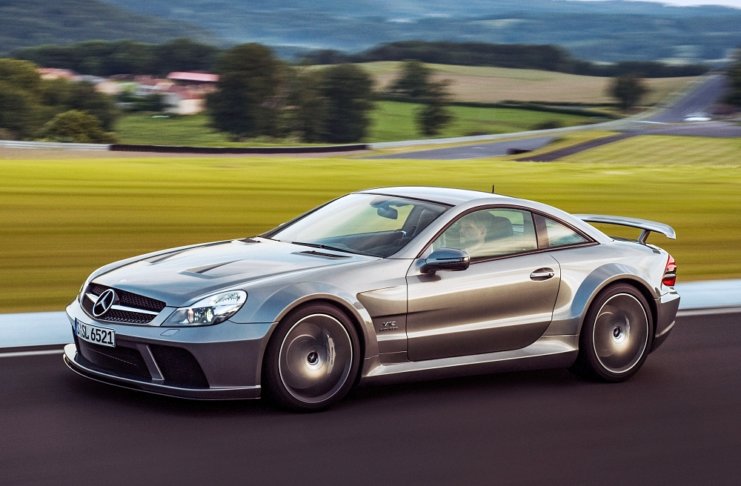 Mercedes-Benz SL 65 AMG Black Series der Baureihe R 230. Fahraufnahme von links vorn. (Fotosignatur der Archive von Mercedes-Benz Classic: 08C538_023) Mercedes-Benz SL 65 AMG Black Series (R 230). Driving shot from front left. (Photo index number in the Mercedes-Benz Classic Archives: 08C538_023)